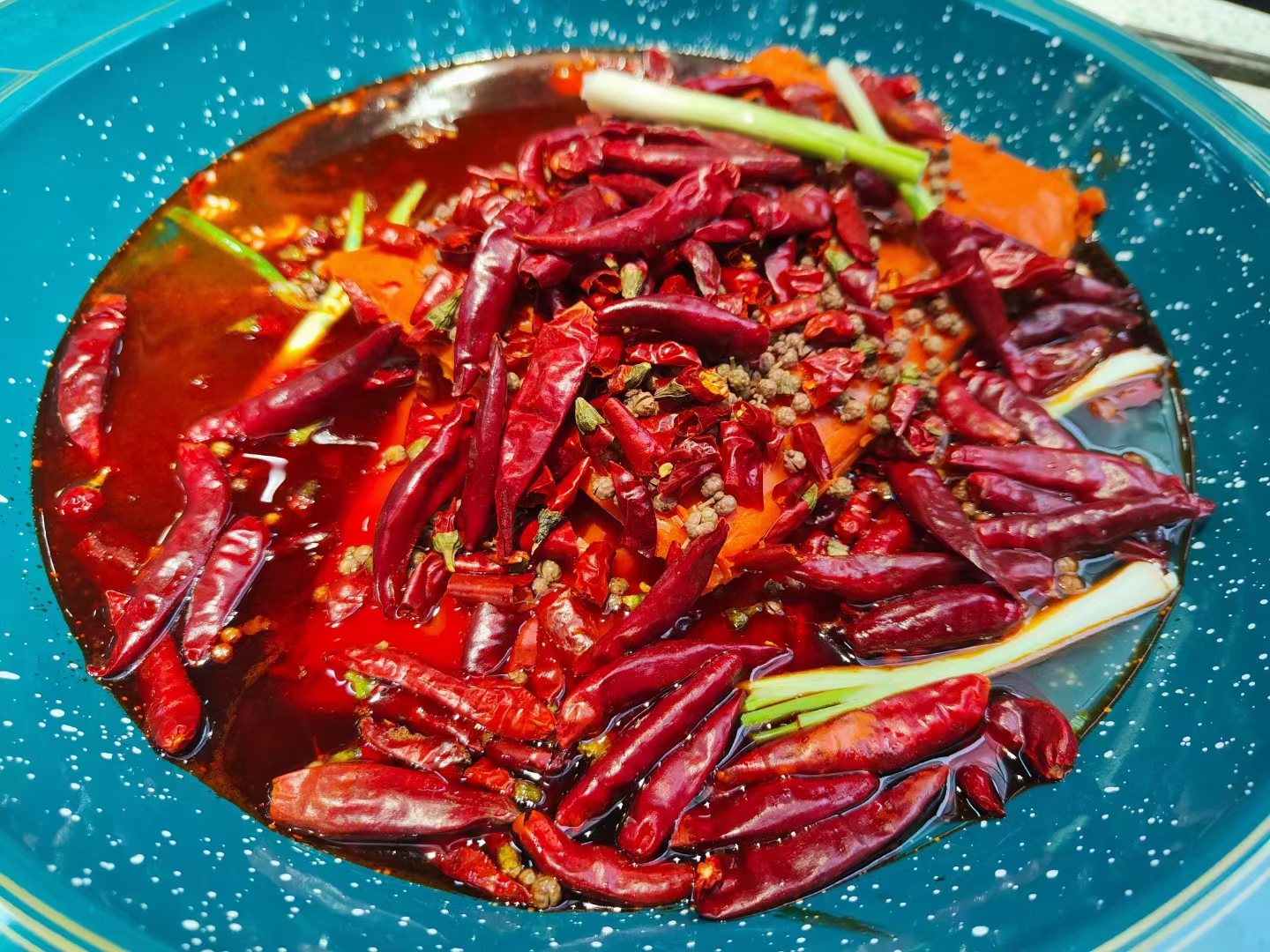 火鍋底料廠家-成都重慶火鍋底料產(chǎn)品批發(fā)，火鍋品類新發(fā)展在哪里(圖5)
